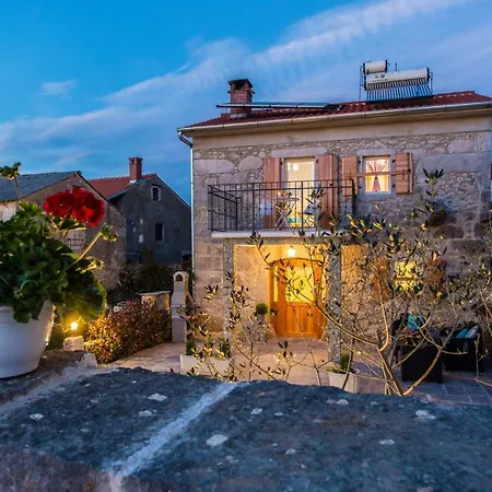 Holiday Home Eredita Milohnici Exterior photo